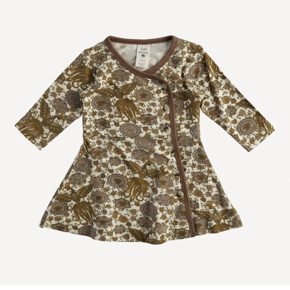 Kate Quinn dress. Does not fit my daughter